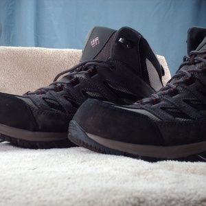 Columbia Men's Hiking Boots, Size 15. New in Box !